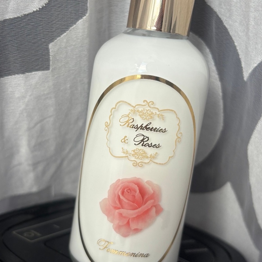 Femmenina Raspberries and Roses Perfume - Picture 2 of 3